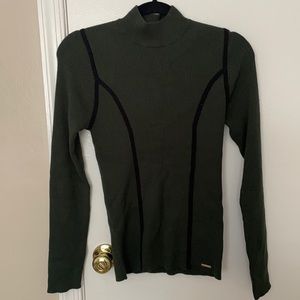 Mock turtle neck fitted sweater
